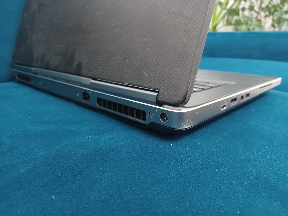 Laptop Dell Precision 7720 17,3" Intel i7 6820HQ RAM 16Gb Nvidia P3000