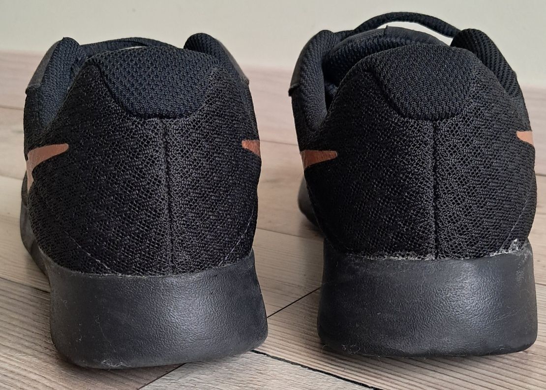 Кросівки Nike Wmns Tanjun 812655-005 (р.40)