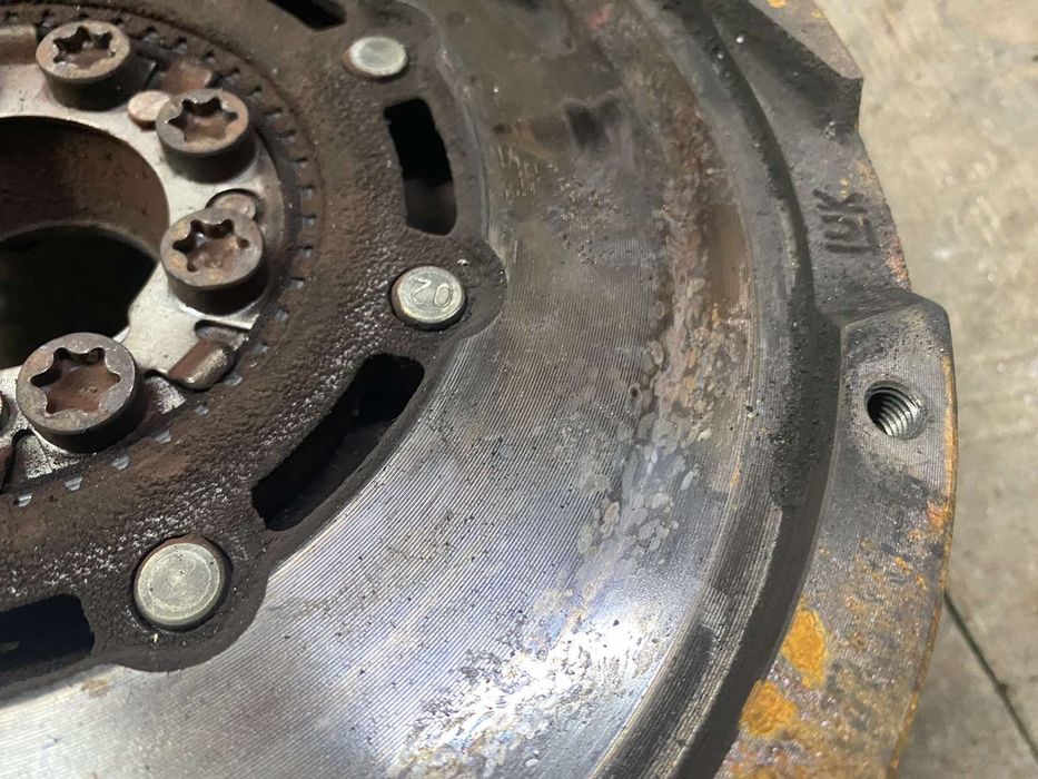 Маховик двохмасовий Тойота Авенсис т25 2.2 d-cat 177 л.с.2.2 сцепление