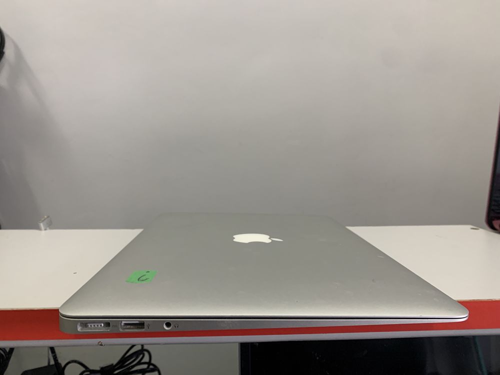 Ноутбук Apple Macbook Air A1466 13.3" Laptop EMC 2559