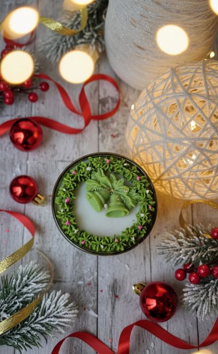 Świeca sojowa ze świątecznym wiankiem