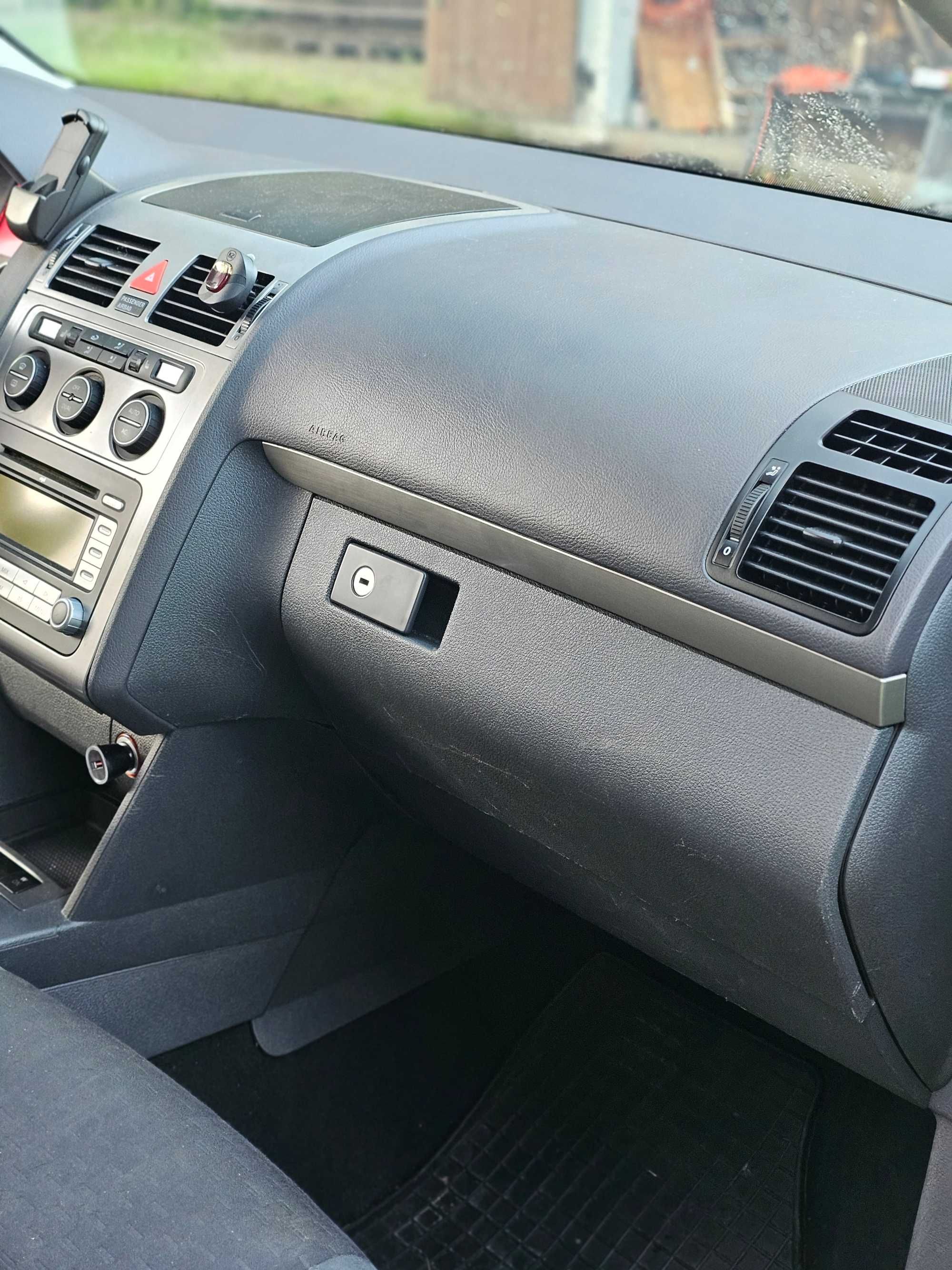 Volkswagen Touran 2.0 DSG -czarny / automat / prywatnie / zamiana