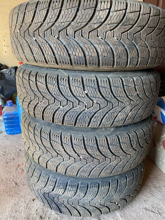 Зимние покрышки РОСАВА R-15.65.195 на дисках R-15.5/100 идеал !!!