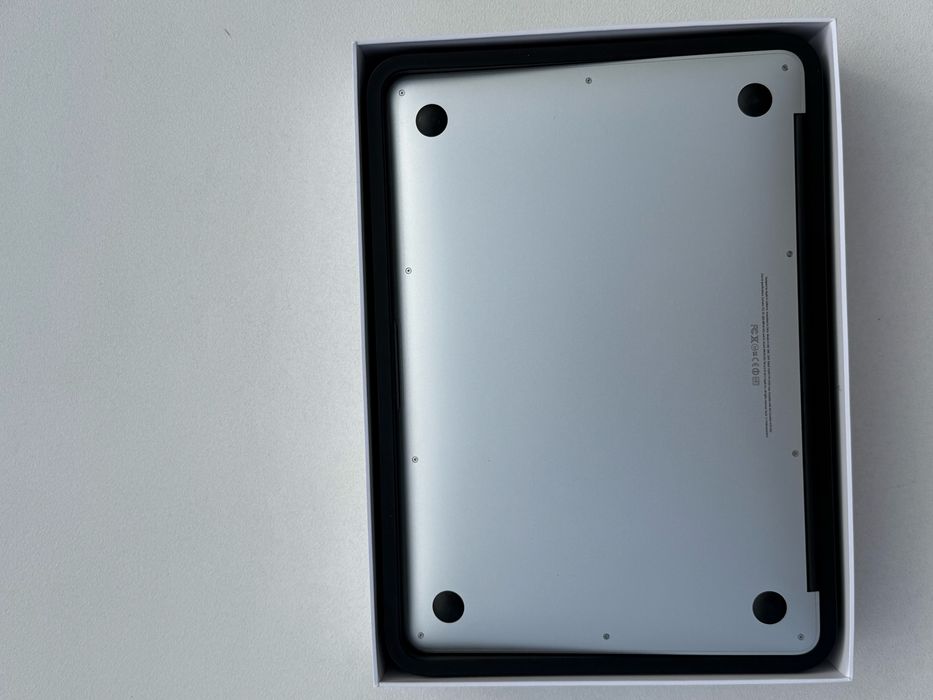 MacBook Air 13” (Mid-2012) i5 / 4GB / 128GB – stan idealny, komplet