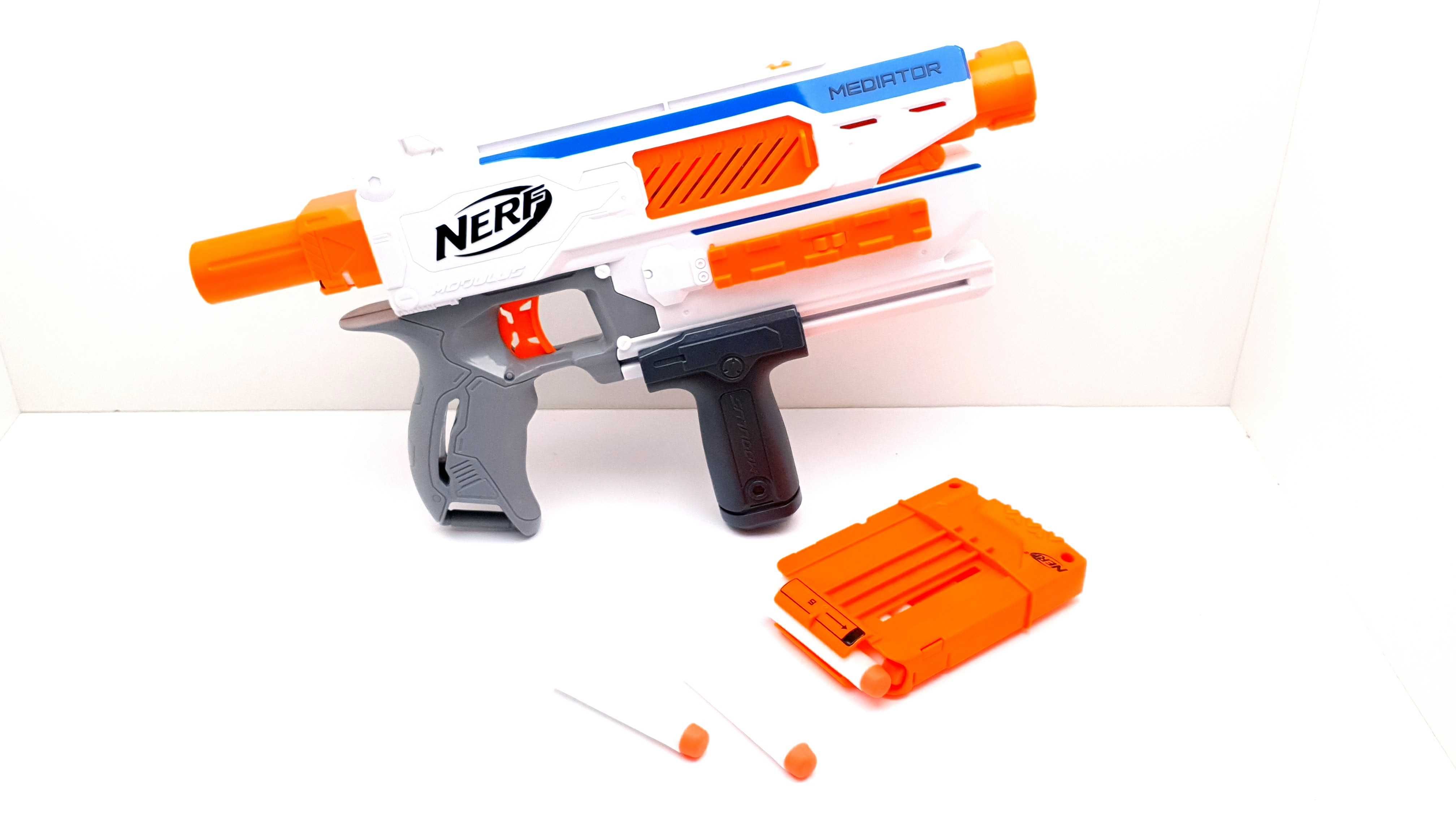 Nerf pistolet , mediator