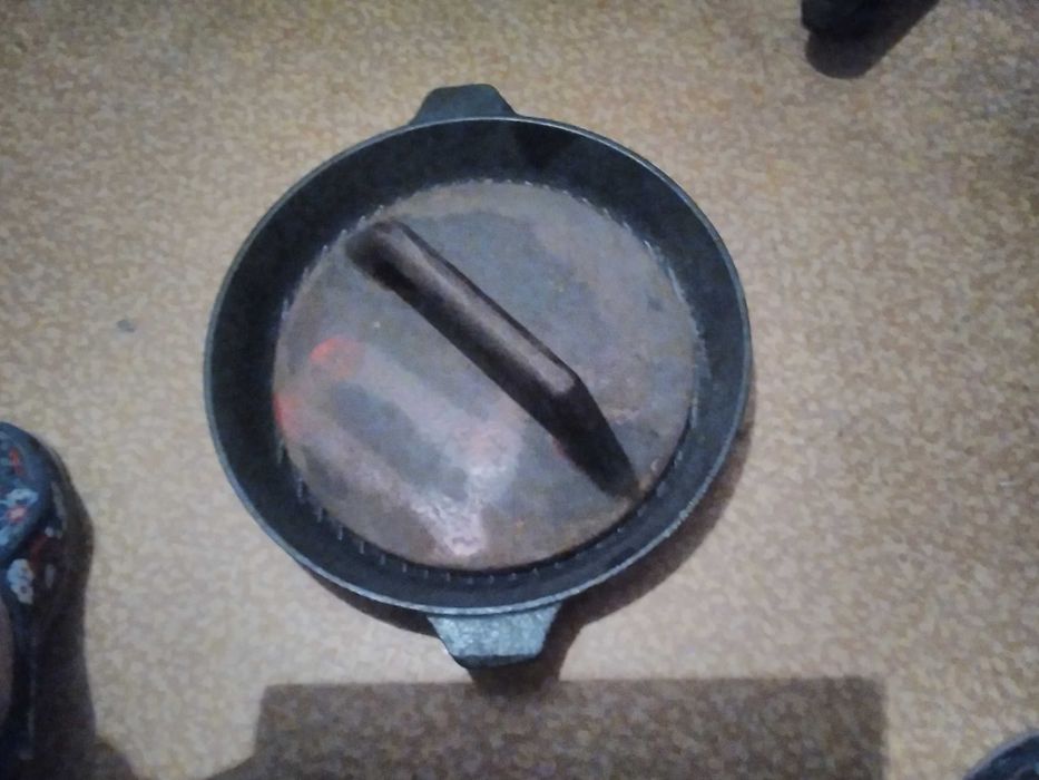 Сковорода чугунная продам