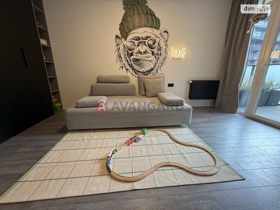 простора трьох кімнатна квартира