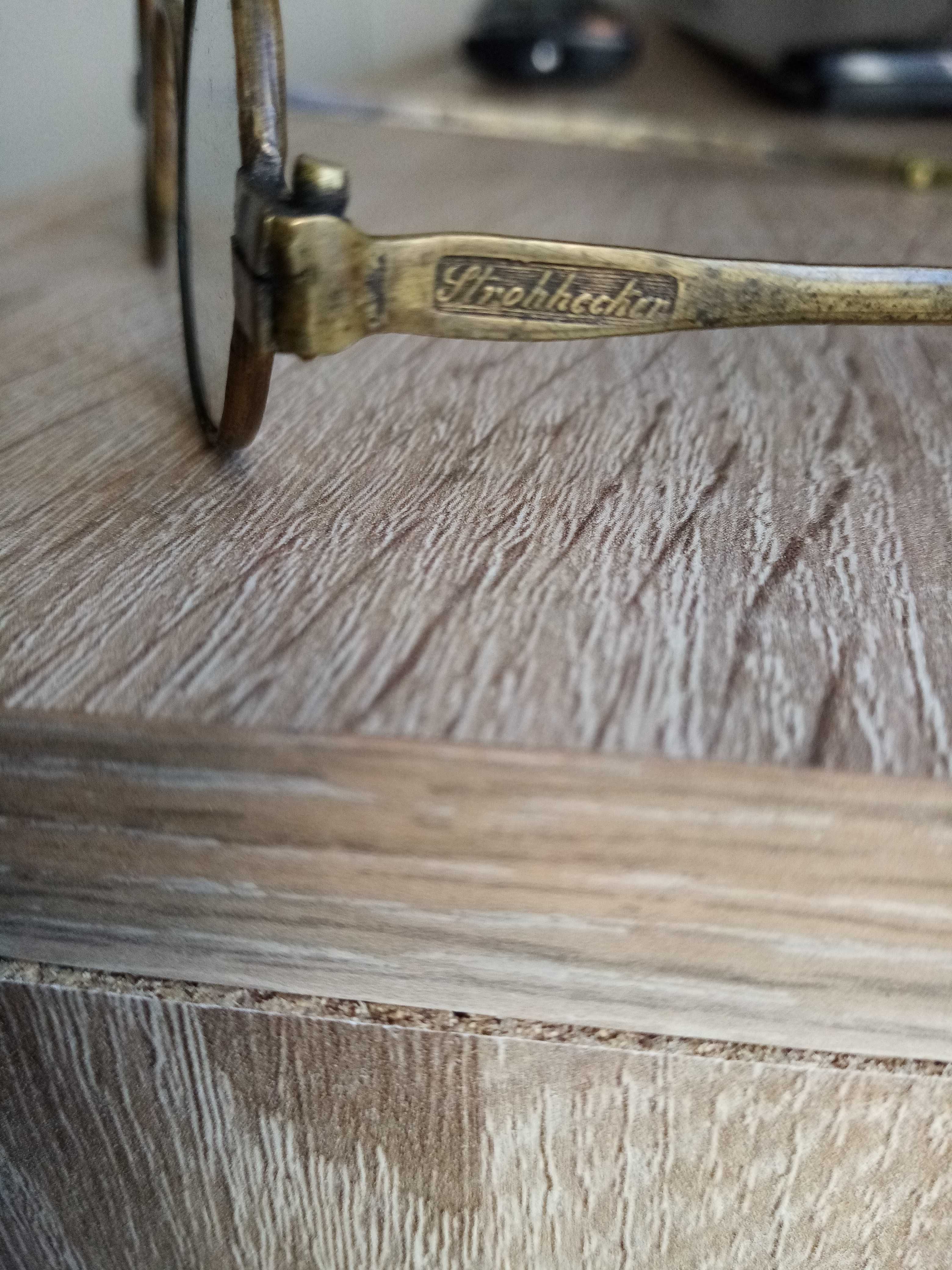 Zabytkowe unikatowe okulary i etui firmy Strohhecker z końca 19 wieku