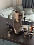 Ekspres kolbowy Delonghi srebrny