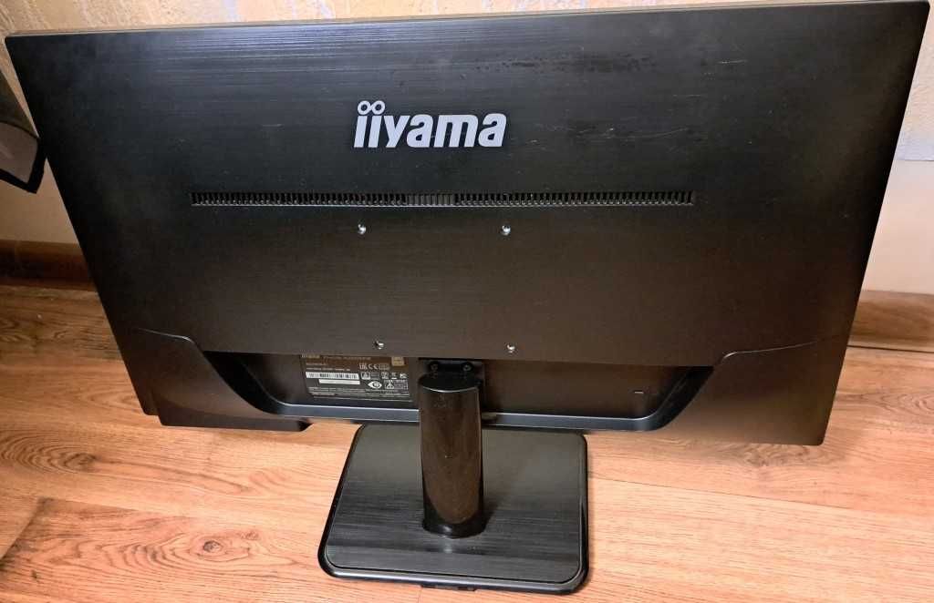 NTT Business W964M, i5 3,0GHz, RAM 8GB, SSD 480GB + Iiyama ProLite 25"