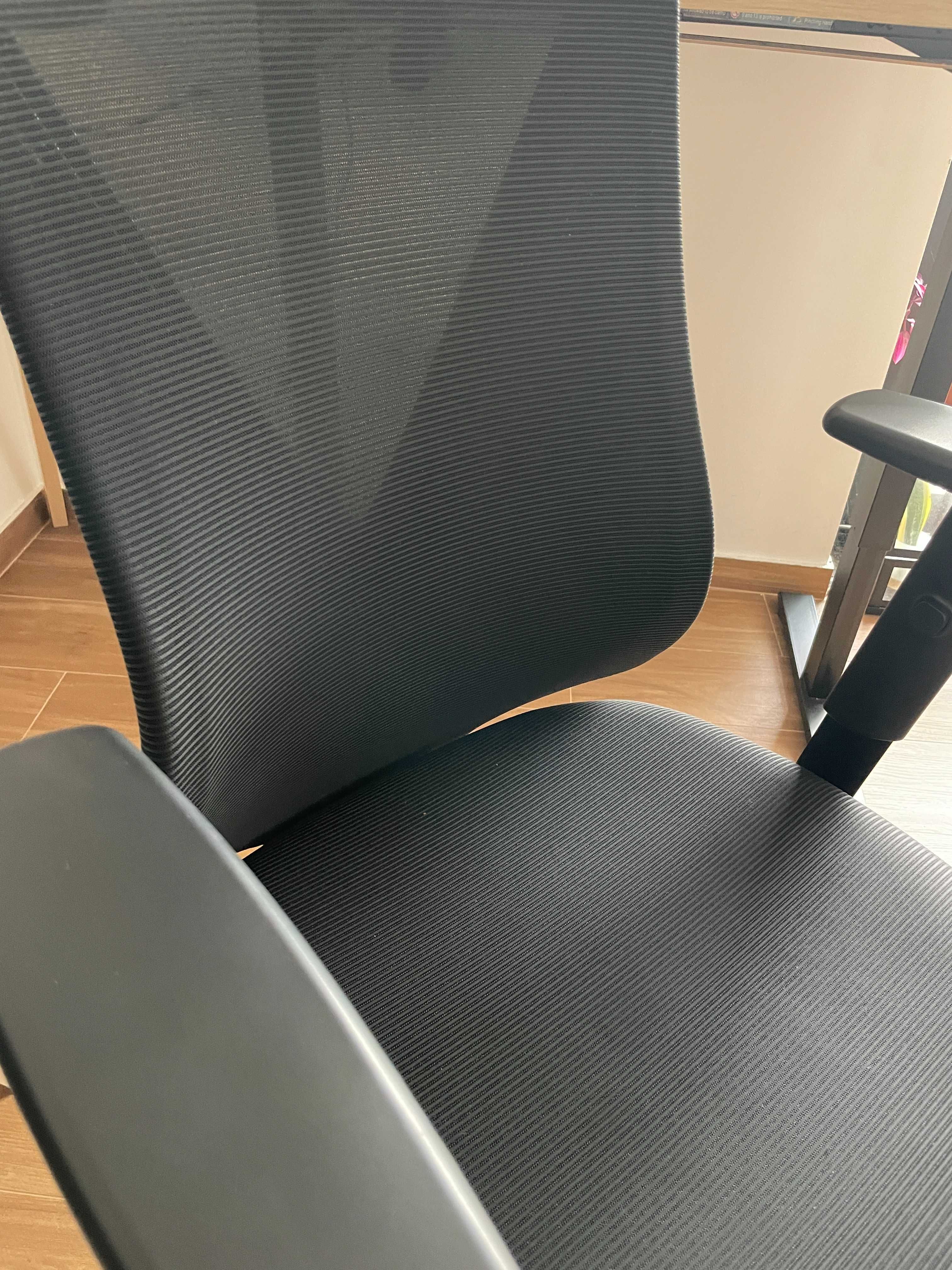 Cadeira de Escritório Ergonómica - Como Nova!