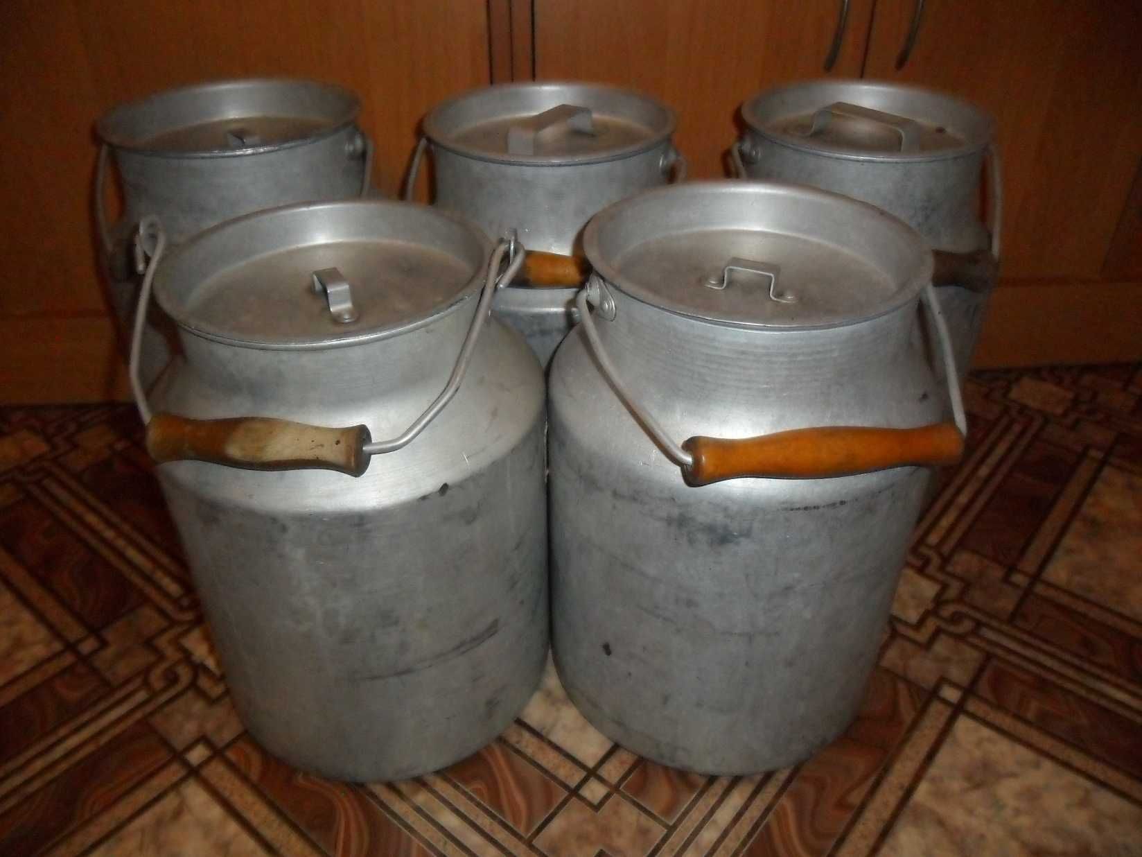 Продам 10-ти литровые алюминиевые бидоны для молока,мёда пр-ва СССР.