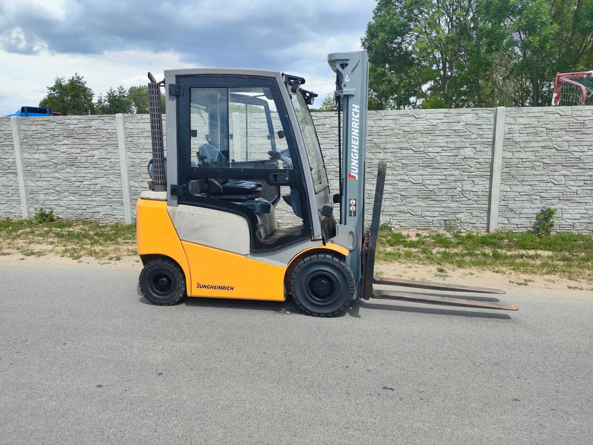 Sprzedam wózek widłowy z 2018r. Jungheinrich TFG 316