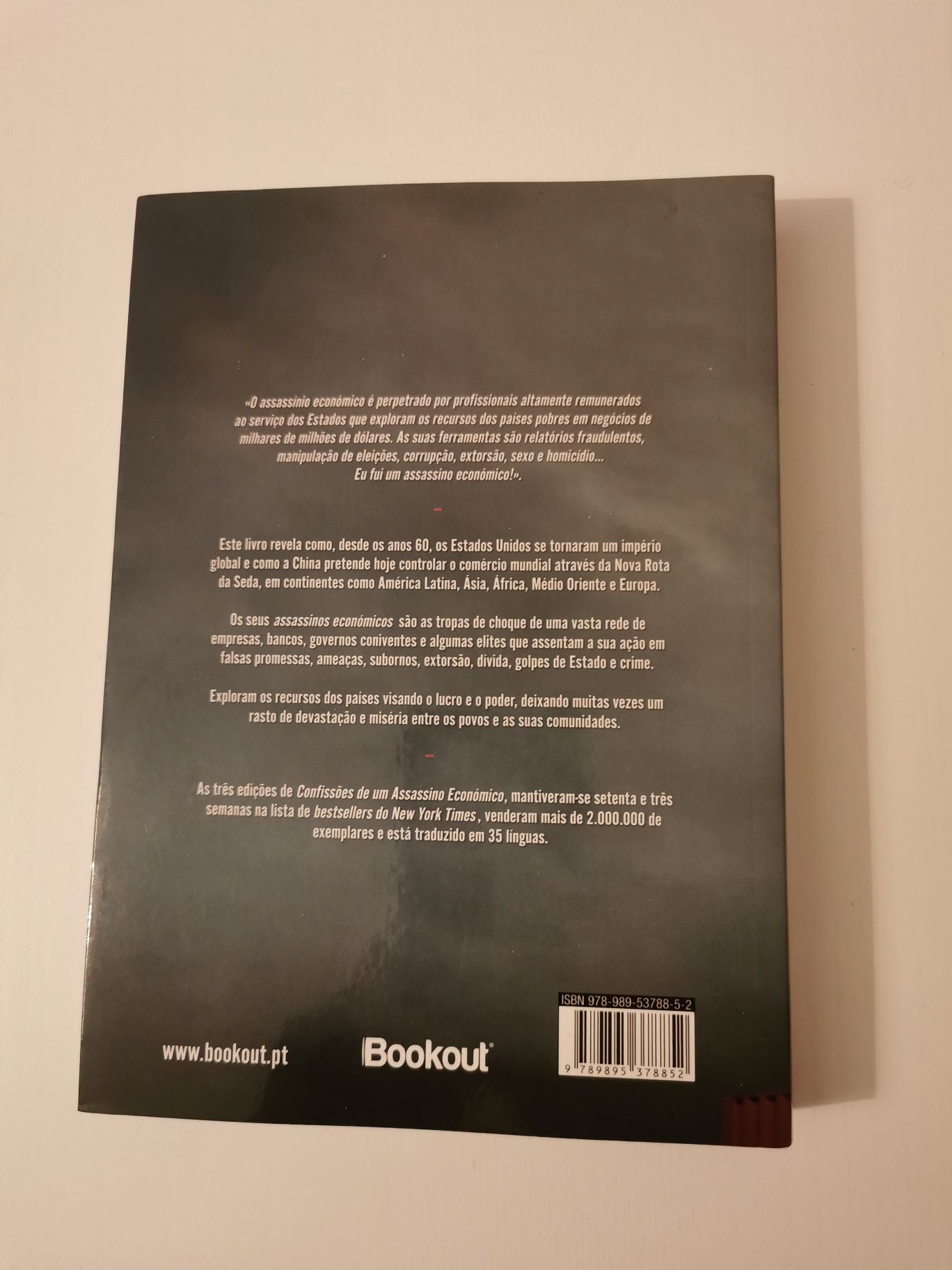 Livro "confissoes de um assassino económico"