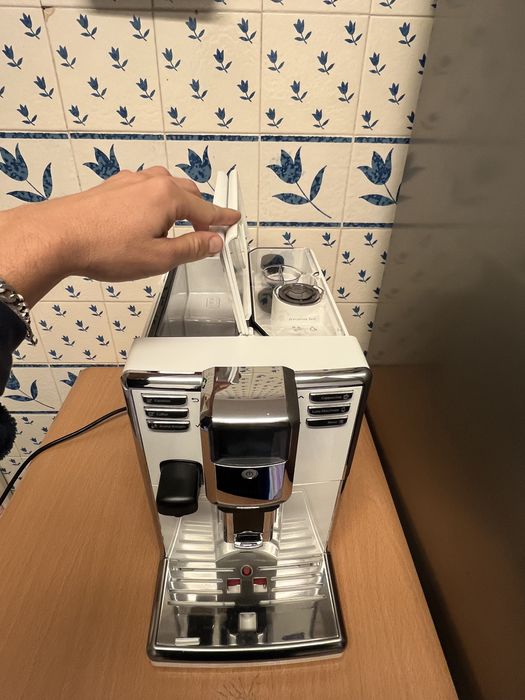 Maquina de café automatica Philips - com moinho integrado - pouco uso