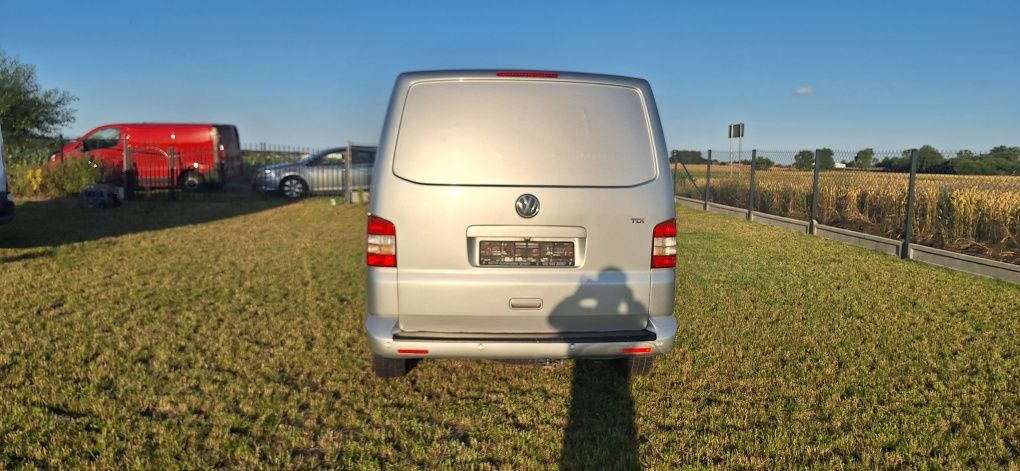 VW T5. 2.0 tdi 140KM
