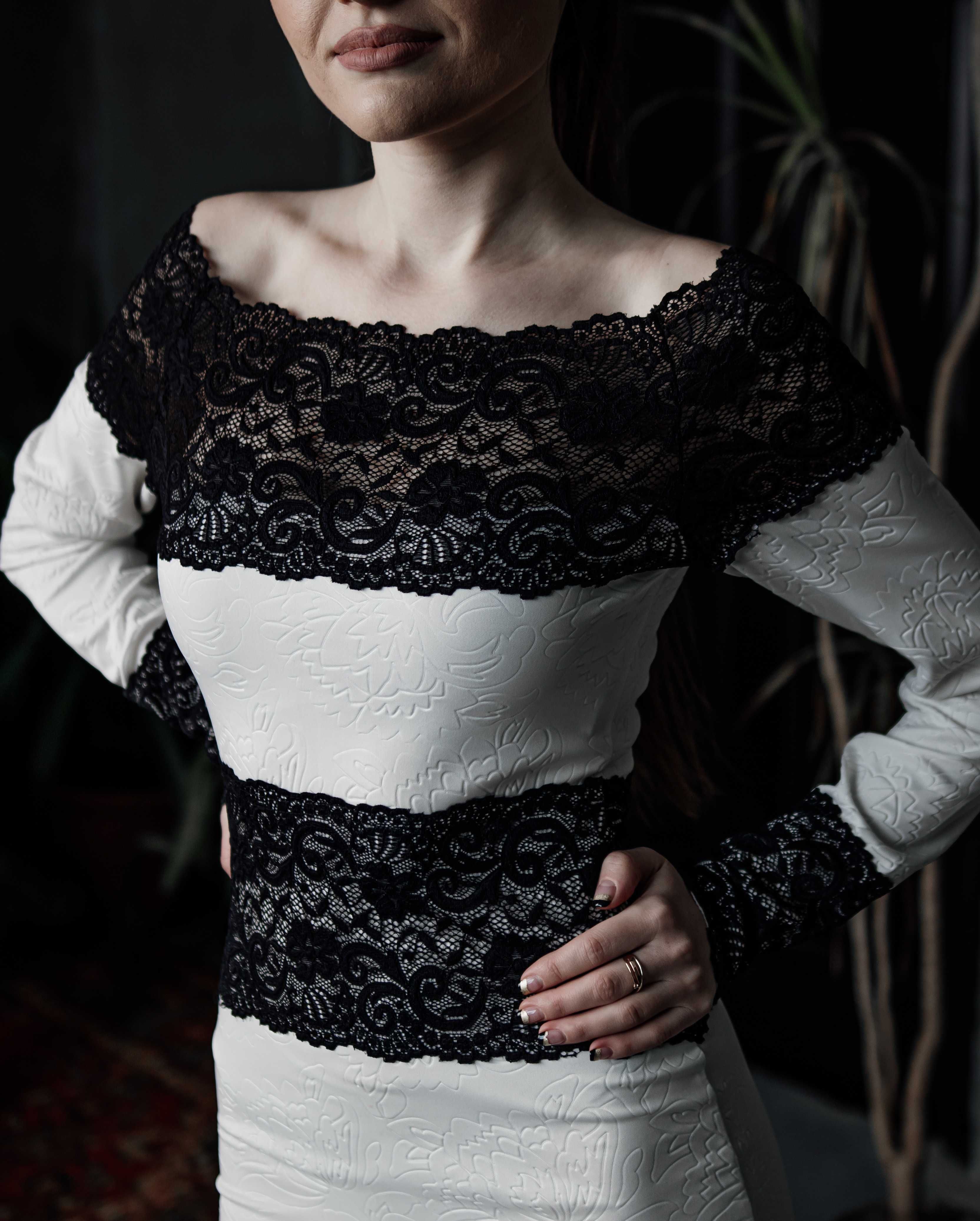 Сукня, плаття біле з чорним мереживом