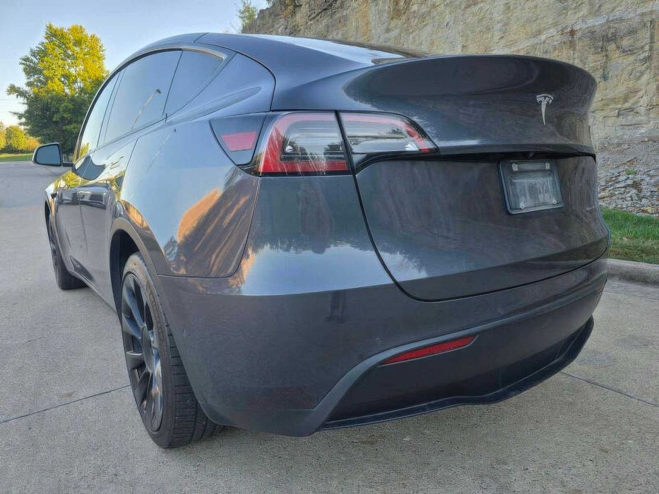 Tesla Model Y      2021