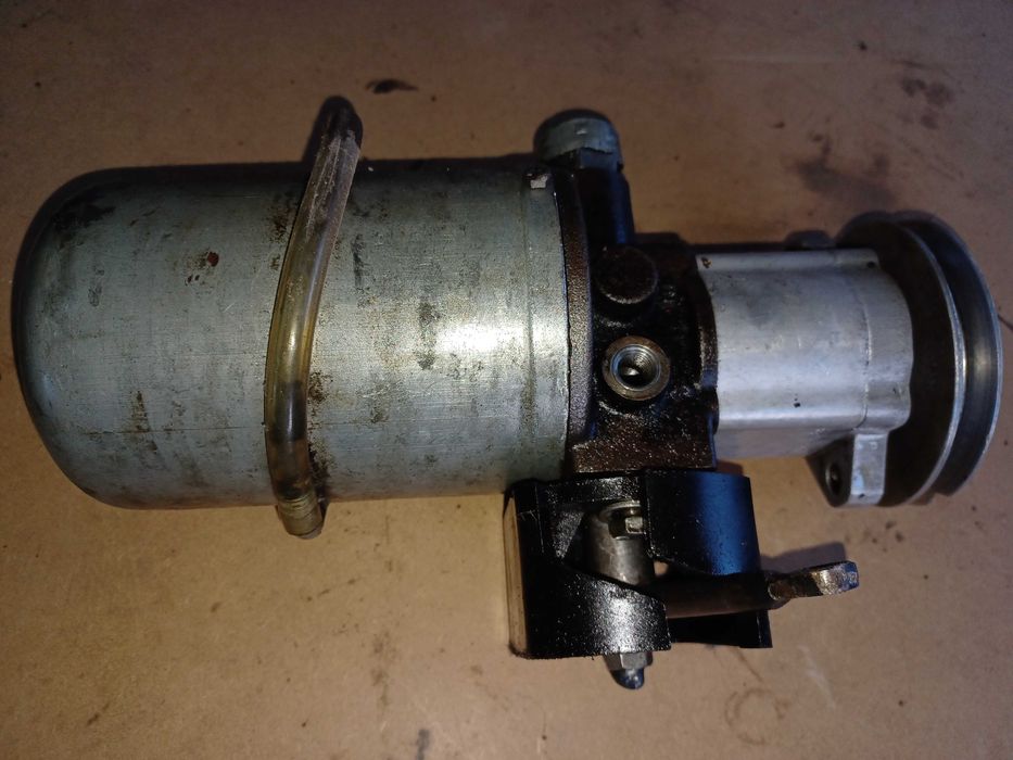 Sprzedam Pompę hydrauliczną oryginalną do ciągniczka Gudbrod 2500