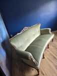 Sofa w stylu ludwikowskim