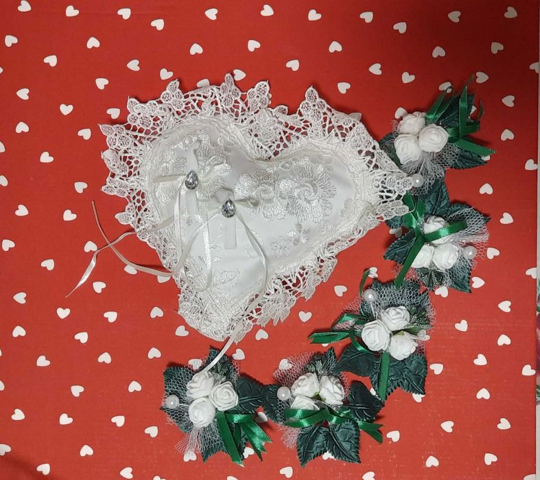 Весільна сукня, фата, бокали, свічки, рушники,