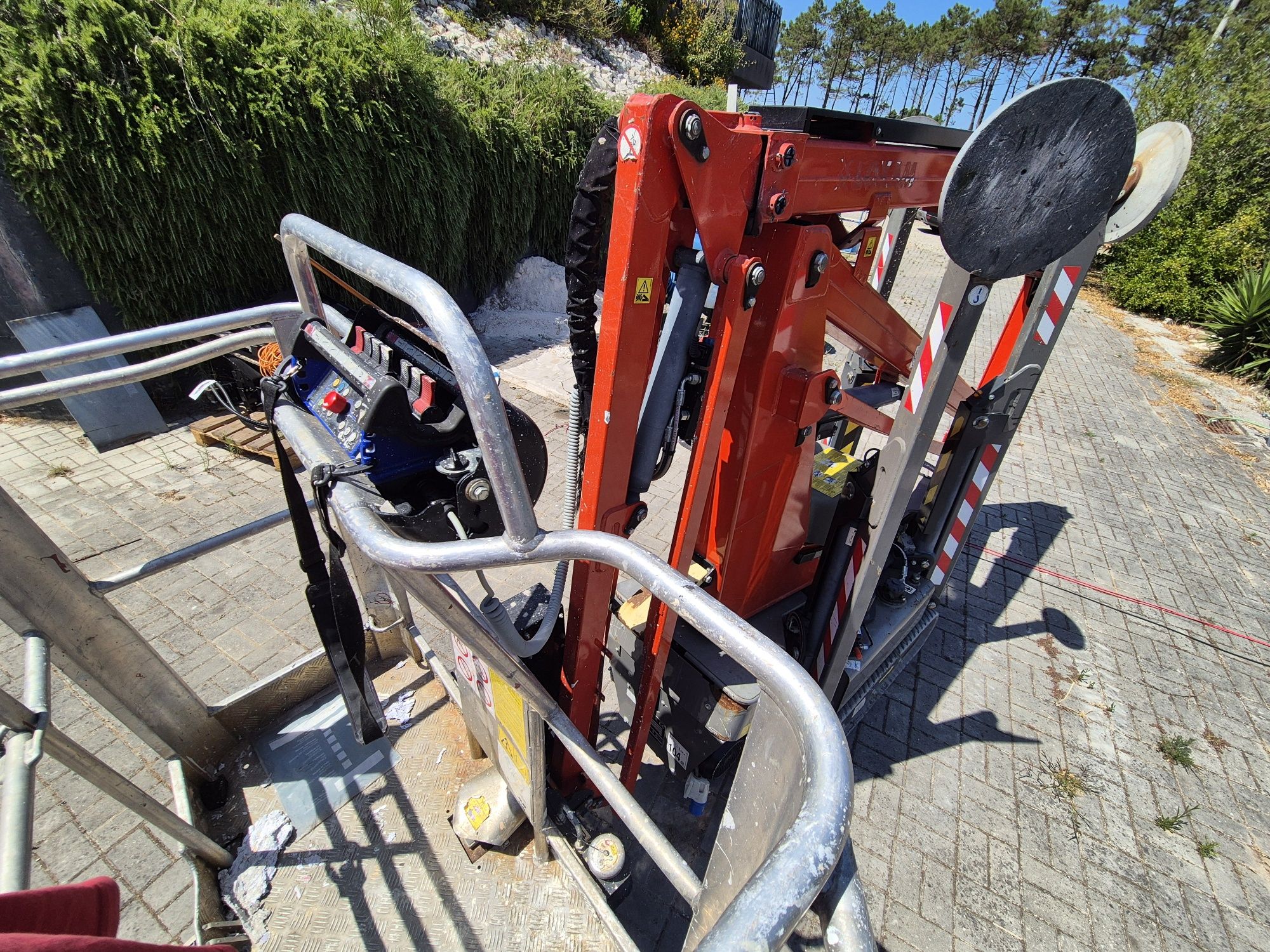 Plataforma elevatória jlg X14J