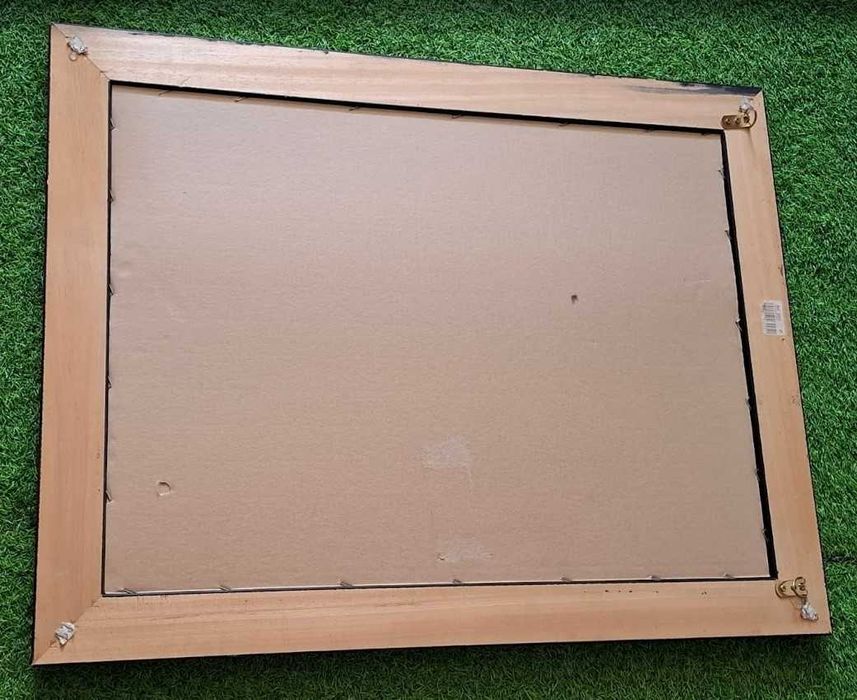 Espelho retangular com moldura prateada – 80 x 63 cm