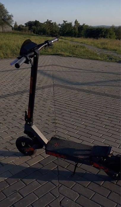 Продам електросамокат kuggo g2