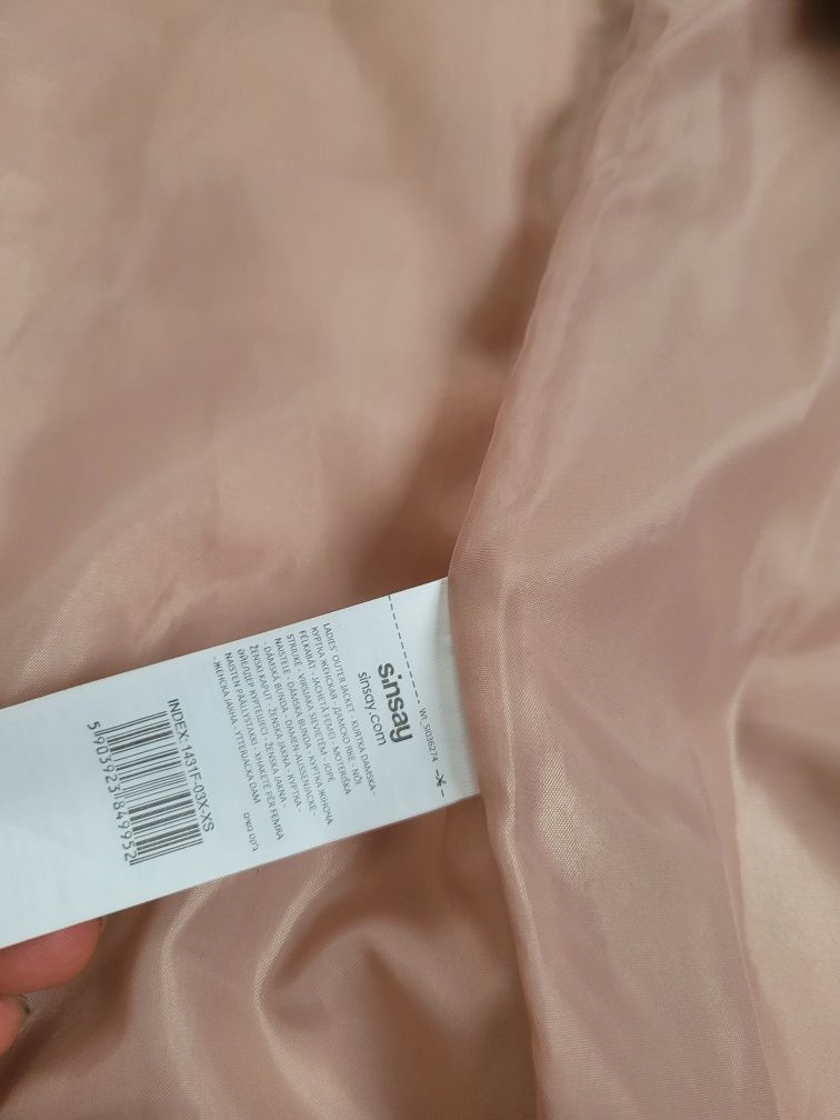 Pikowana kurtka z kapturem XS damska SINSAY blady róż nude