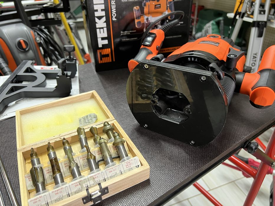 Фрезер электрический Tekhmann TR-12/2000 + набор фрез 2000 Вт