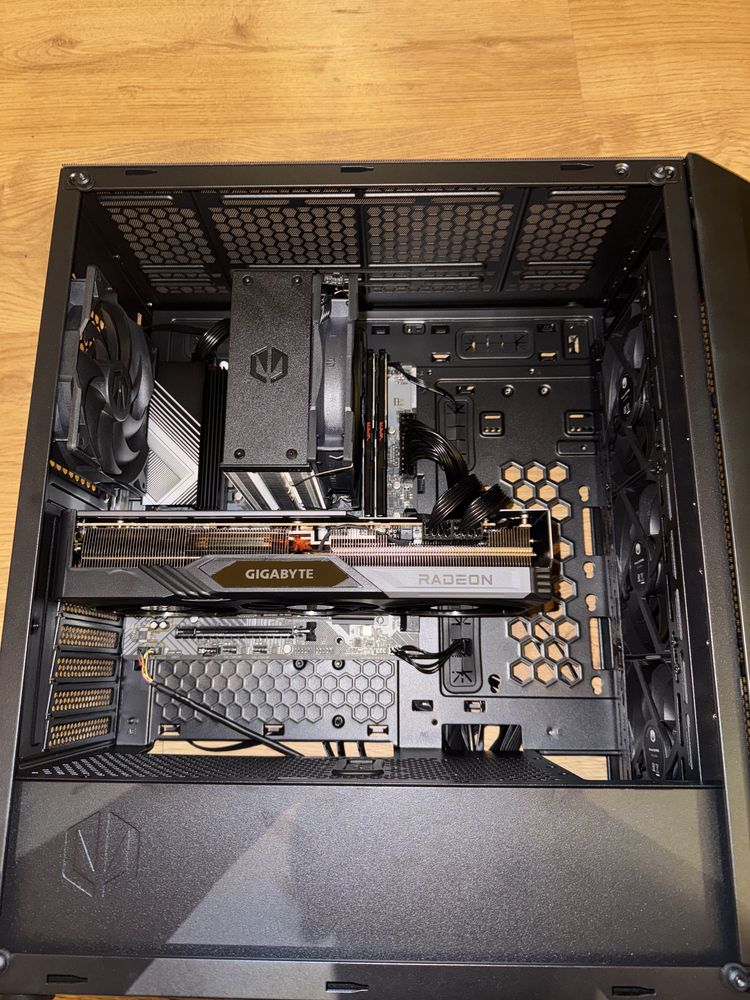 Gamingowy PC komputer stacjonarny