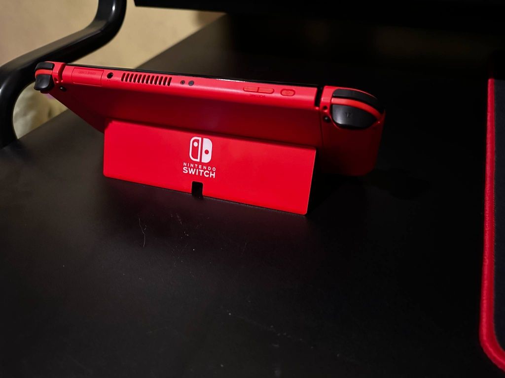 Nintendo switch OLED czerwone +gry