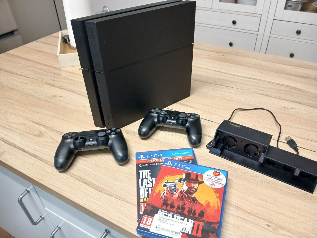 Playstation ps4 com 2 comandos