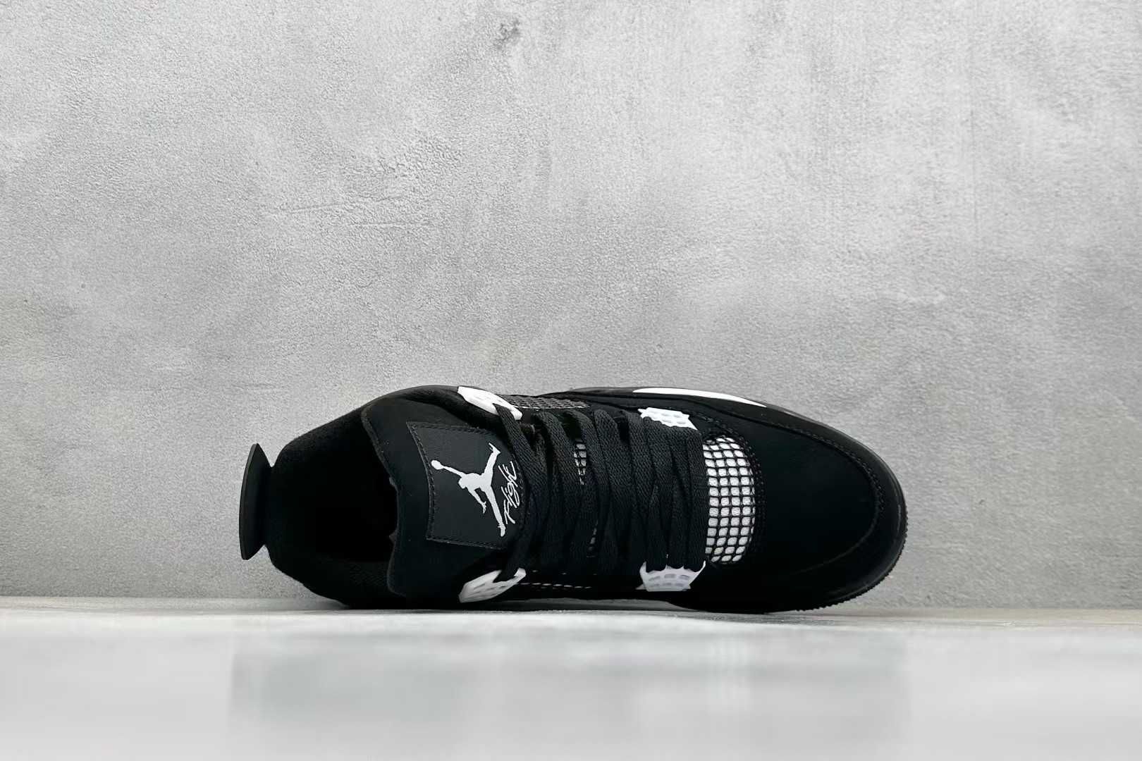 Buty JordanAirJordan4Retro White Thunder sportowe rozmiar.43