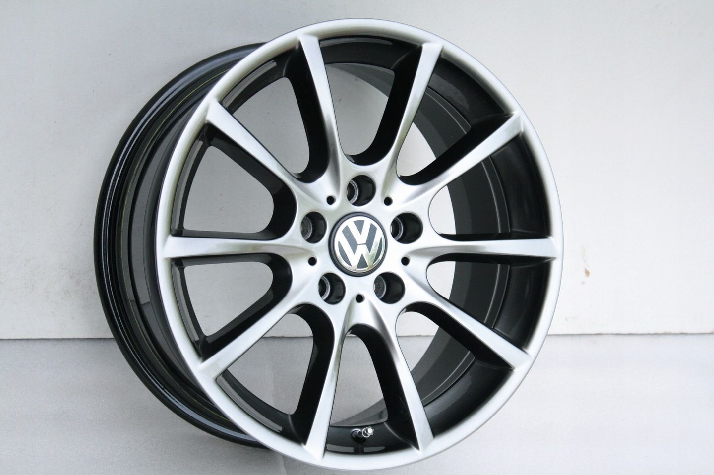 FELGI VW T5 T6 T6.1 TRANSPORTER CRAFTER AMAROK 18 ORYGINALNE