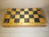 Дошка для гри в шахи і шашки,матеріал дерево.