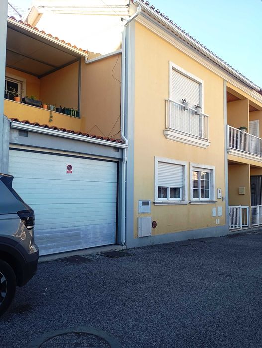 Moradia T4 com Garagem ,Sótão, Quintal e Terraço