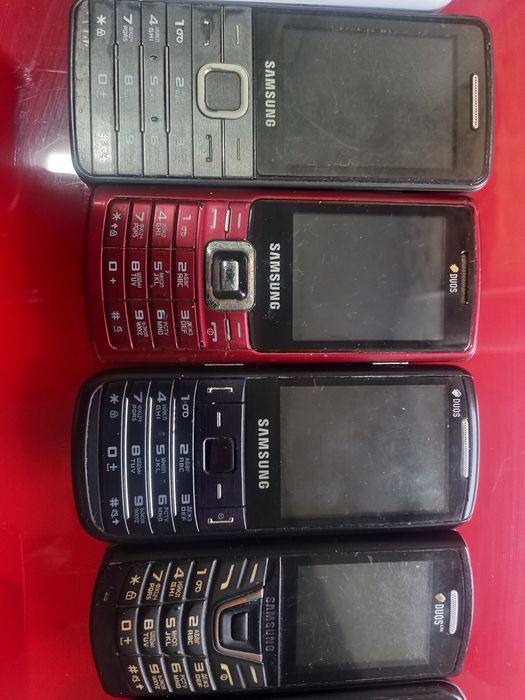 Телефоны самсунг.