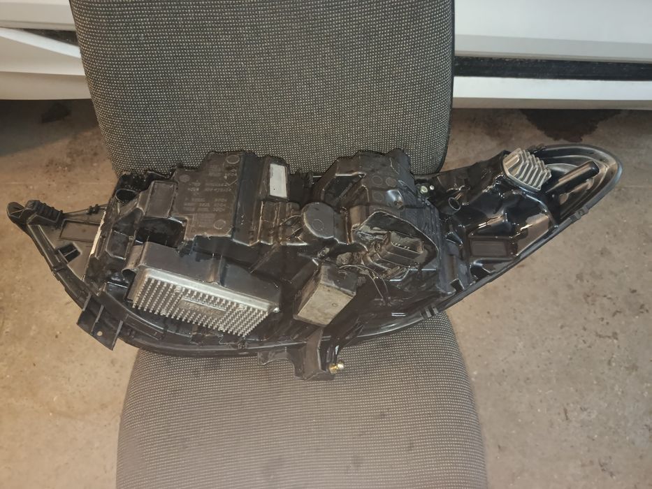 Продам правую фару на ford Fusion