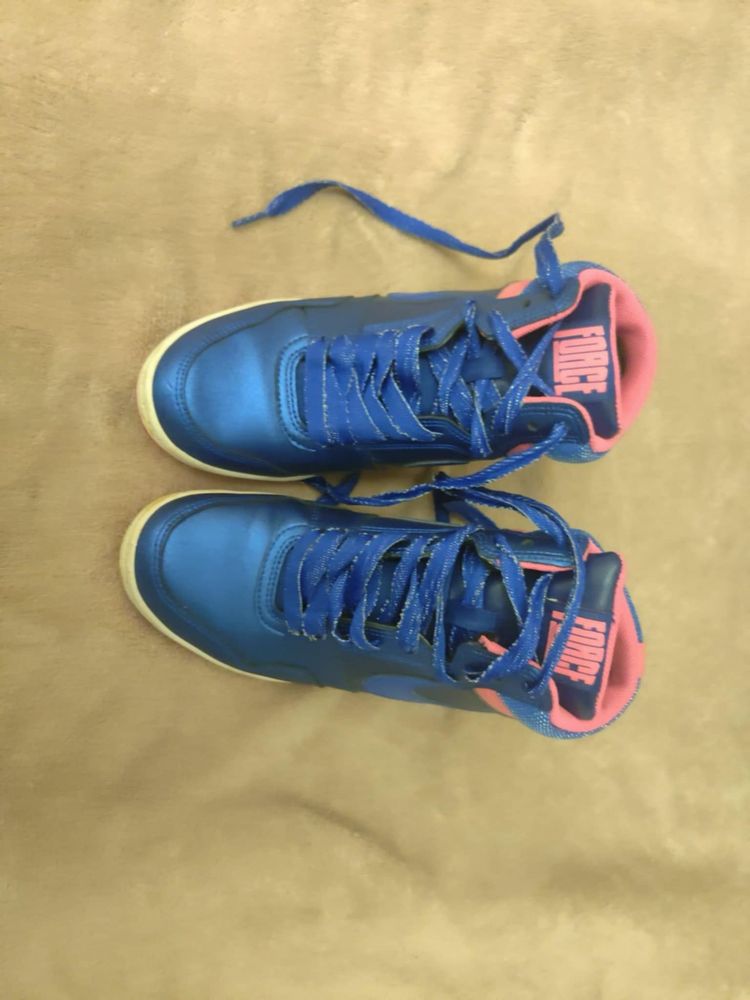 Buty sportowe na koturnie