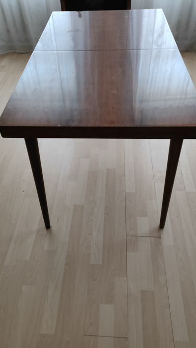 Стіл розкладний та журнальний столик в гарному стані