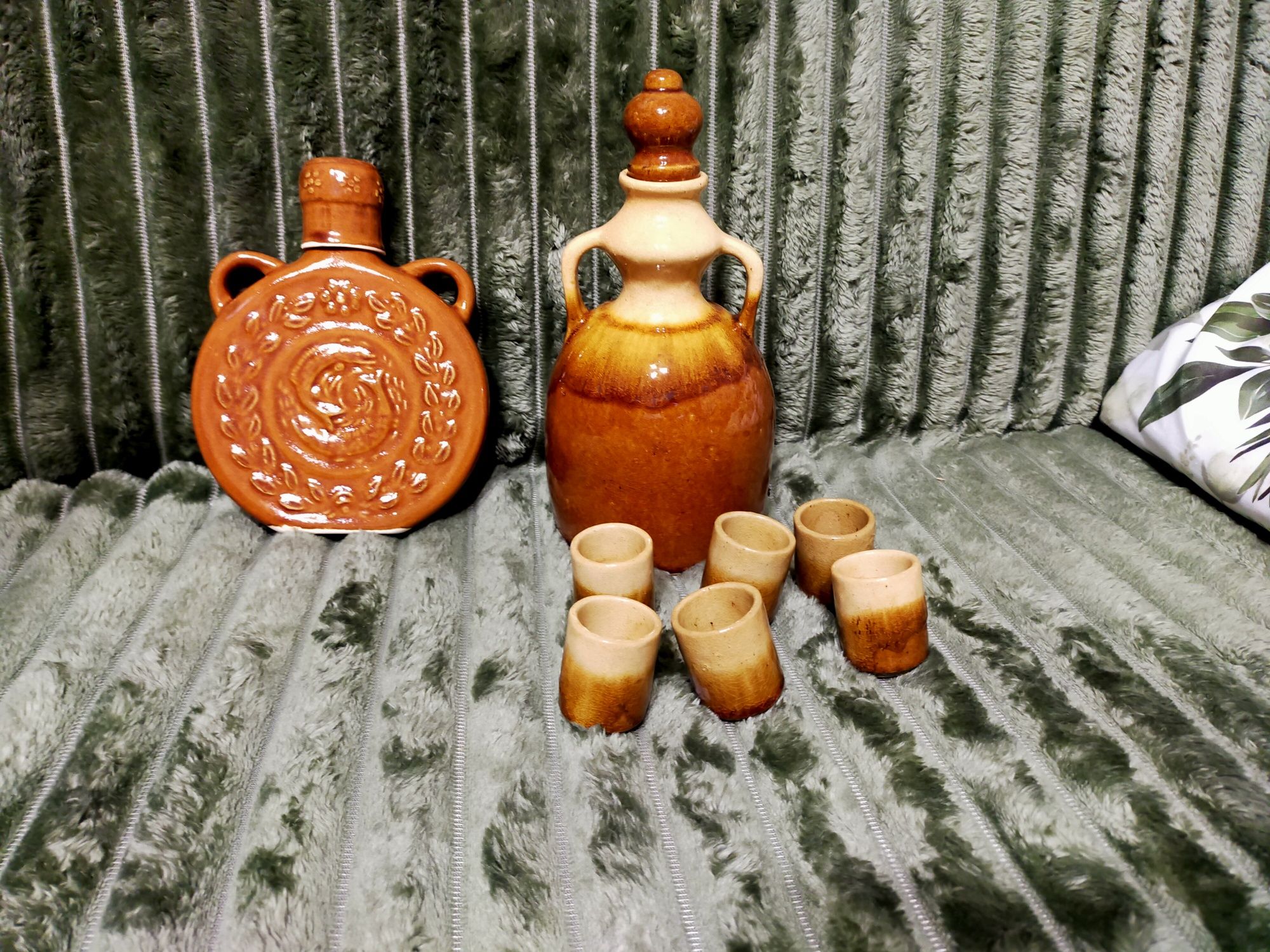 Karafka na wino , nalewki , porcelana PRL