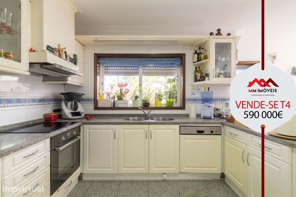 Moradia T4 | 3 Frentes | Terraço | Cave | Box