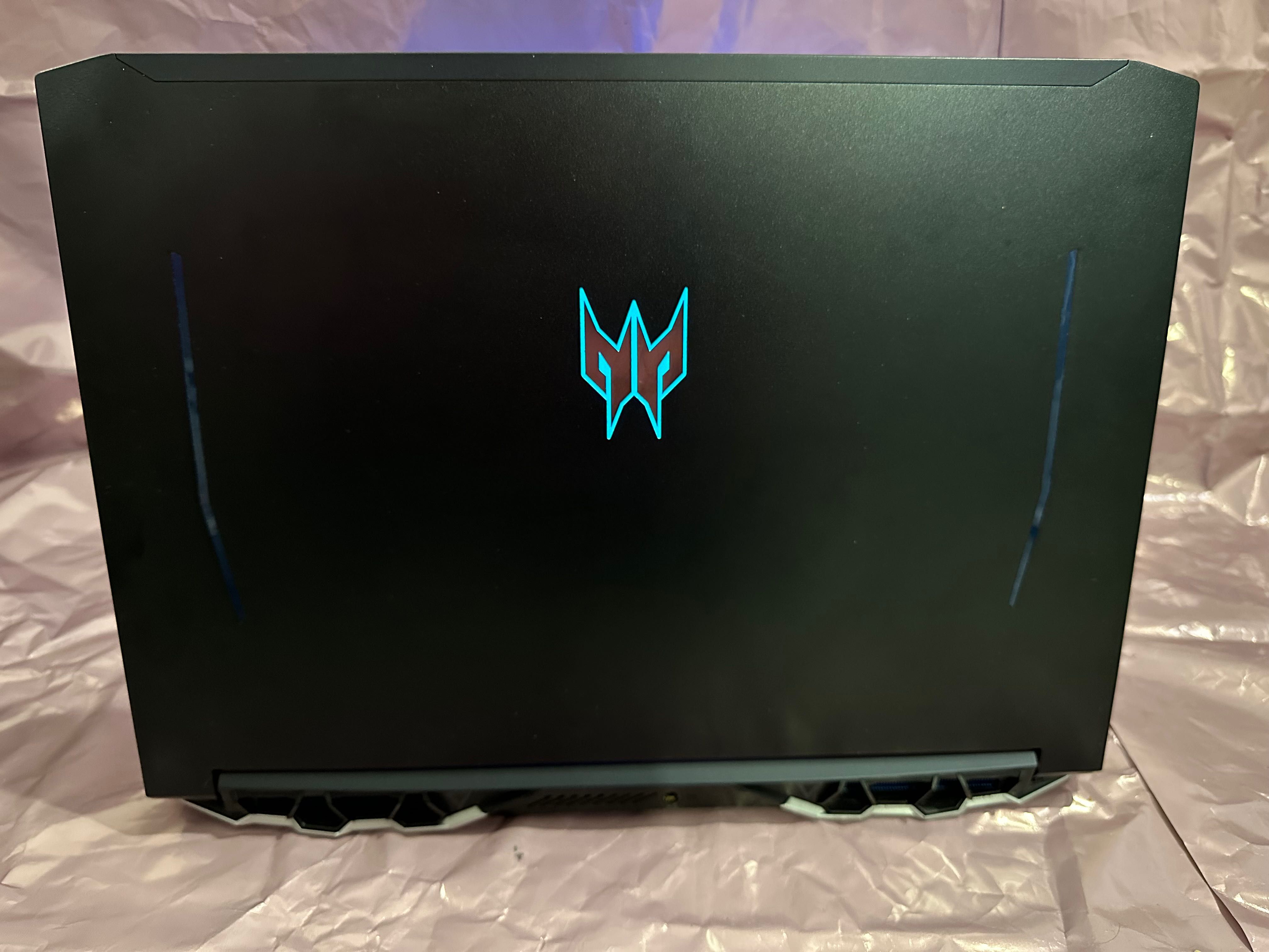 Продам ноутбук Acer Predator Helios 300 RTX 2070