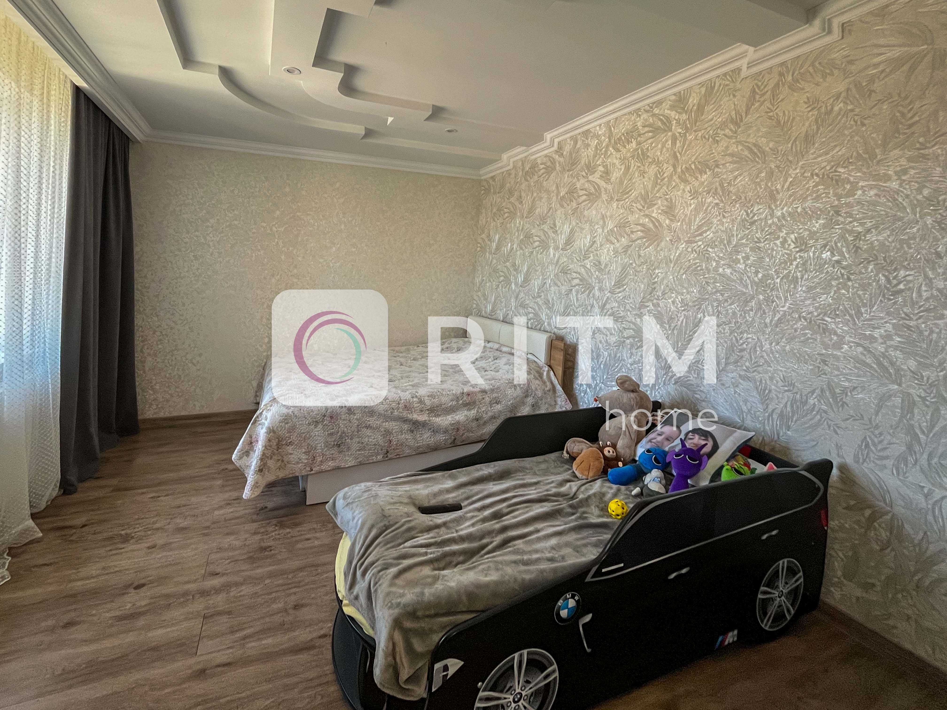 Здається в оренду сучасний двоповерховий будинок з мансардою і цоколем