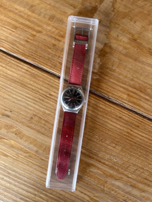 Swatch Twirl / Red Leather