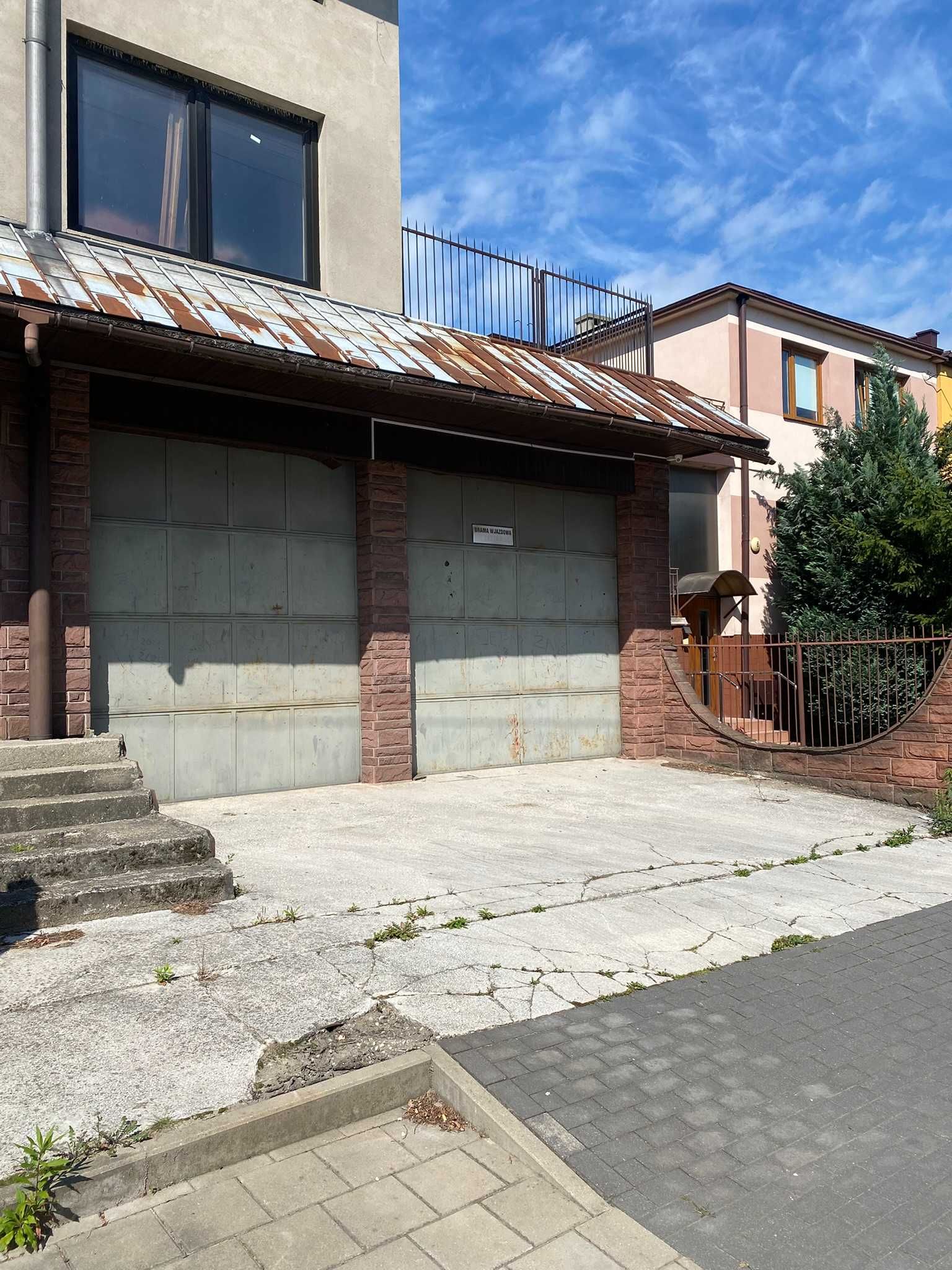 Magazyn - 2 bramy wjazdowe + pomieszczenie socjalne