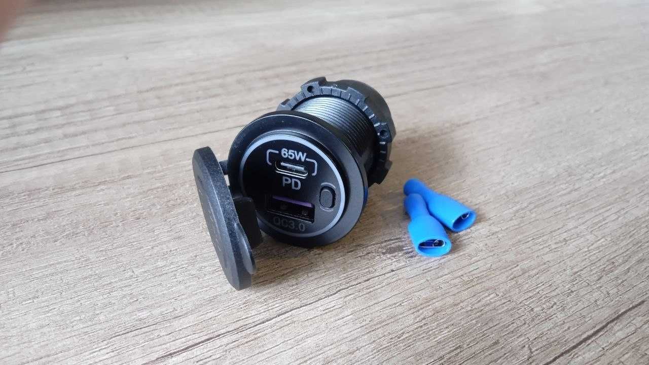 Автомобільний врізний адаптер (розетка / зарядка авто) USB. Type-C 65W