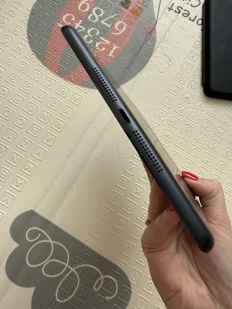 Продам iPad mini 1 (Wi-Fi + Cellular) 16gb