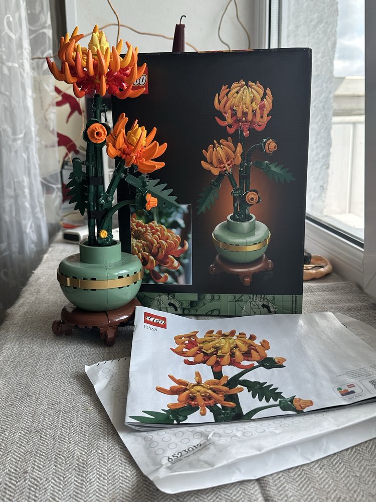 Продам лего хризантеми. Lego botanicals.